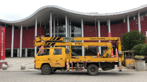 折叠臂式高空车展示